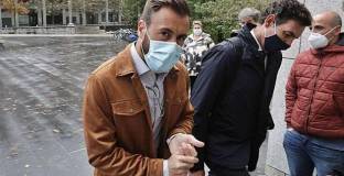 Осъдиха футболисти за разпространение на порнография